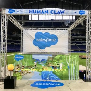 Giant human claw machine